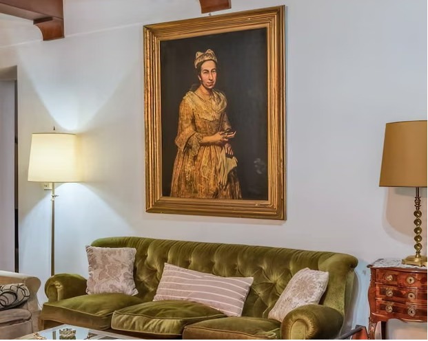 A photo on the estate agent’s website of Giuseppe Ghislandi’s painting Portrait of a Lady at the property.