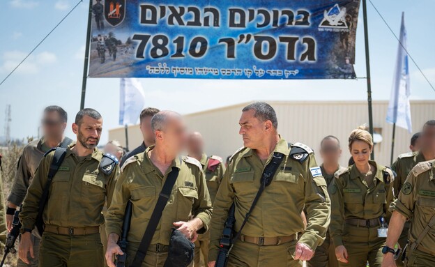 Chief of Staff Eyal Zamir during base visit