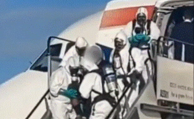 Emergency crew enter Brittish Airways flight with Hazmat suits