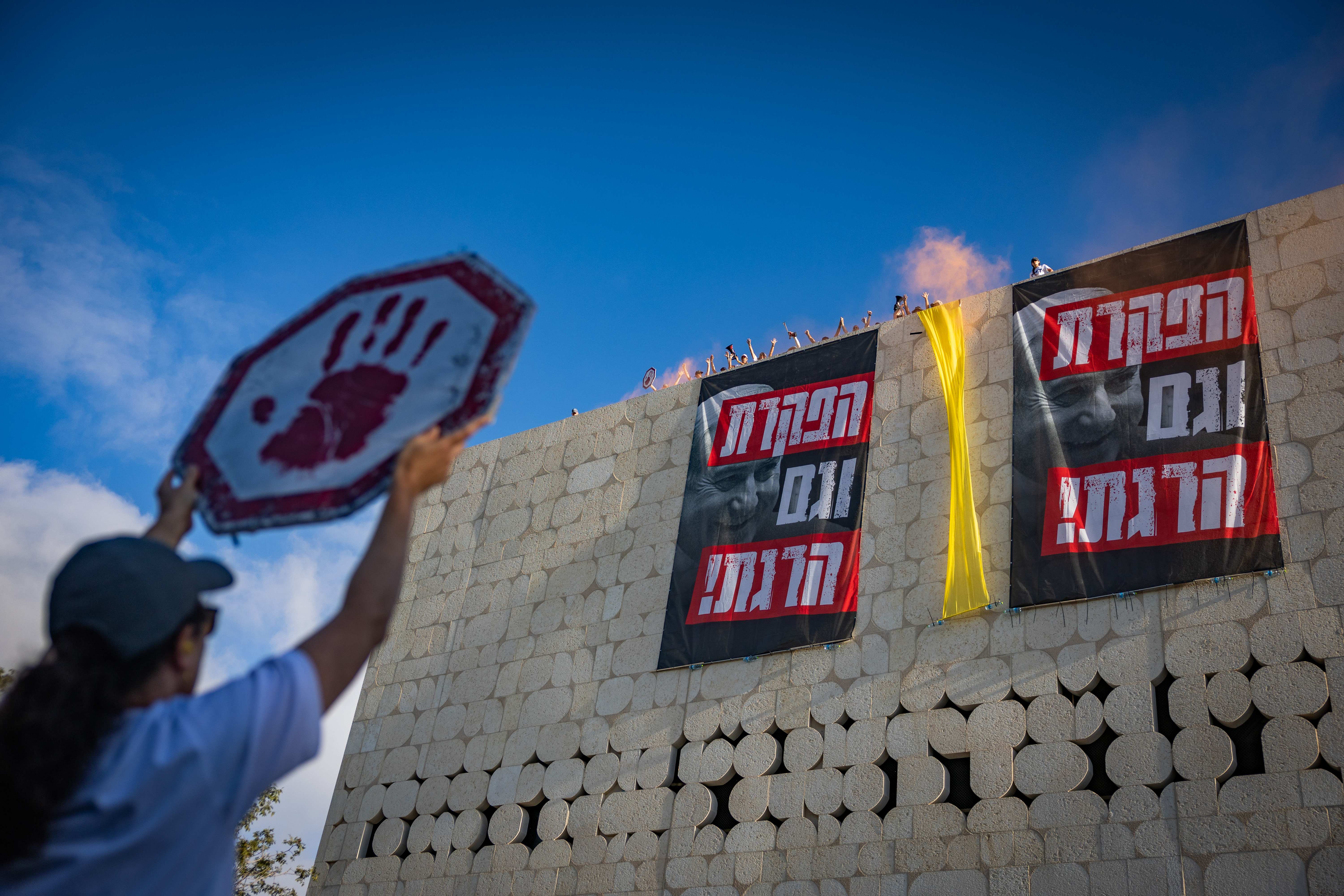 Demonstrators get to the National Library