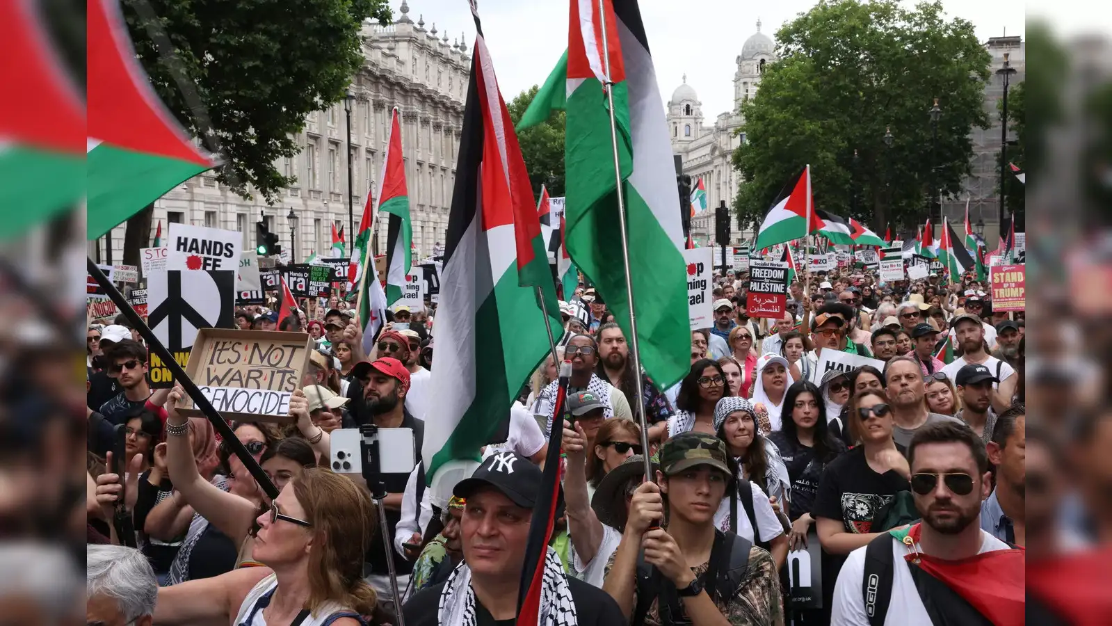 A "Red Line for Gaza": As Many As 250,000  Pro-Palestinians March in Brussels