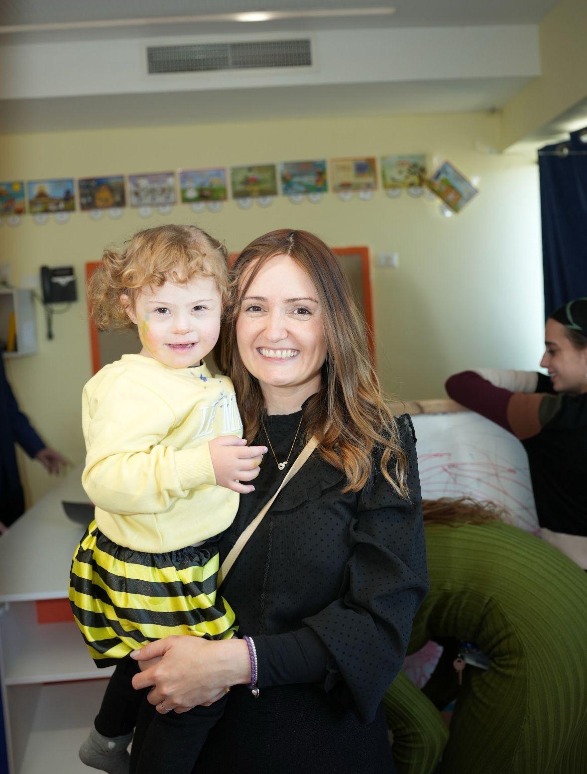 Chaya and her daughter, Débora Bisker