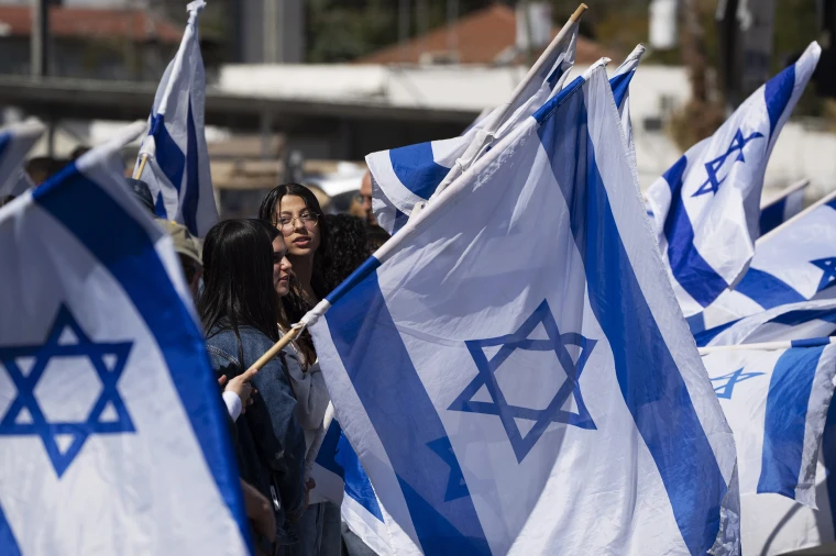 Israelis during the funeral for hostage Shlomo Mantzur, near the Kibbutz Yad Mordechai in southern Israel