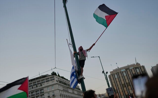 Ex-IDF Soldier Lynched in broad daylight - Greek Authorities describe the incident as "Confrontation"