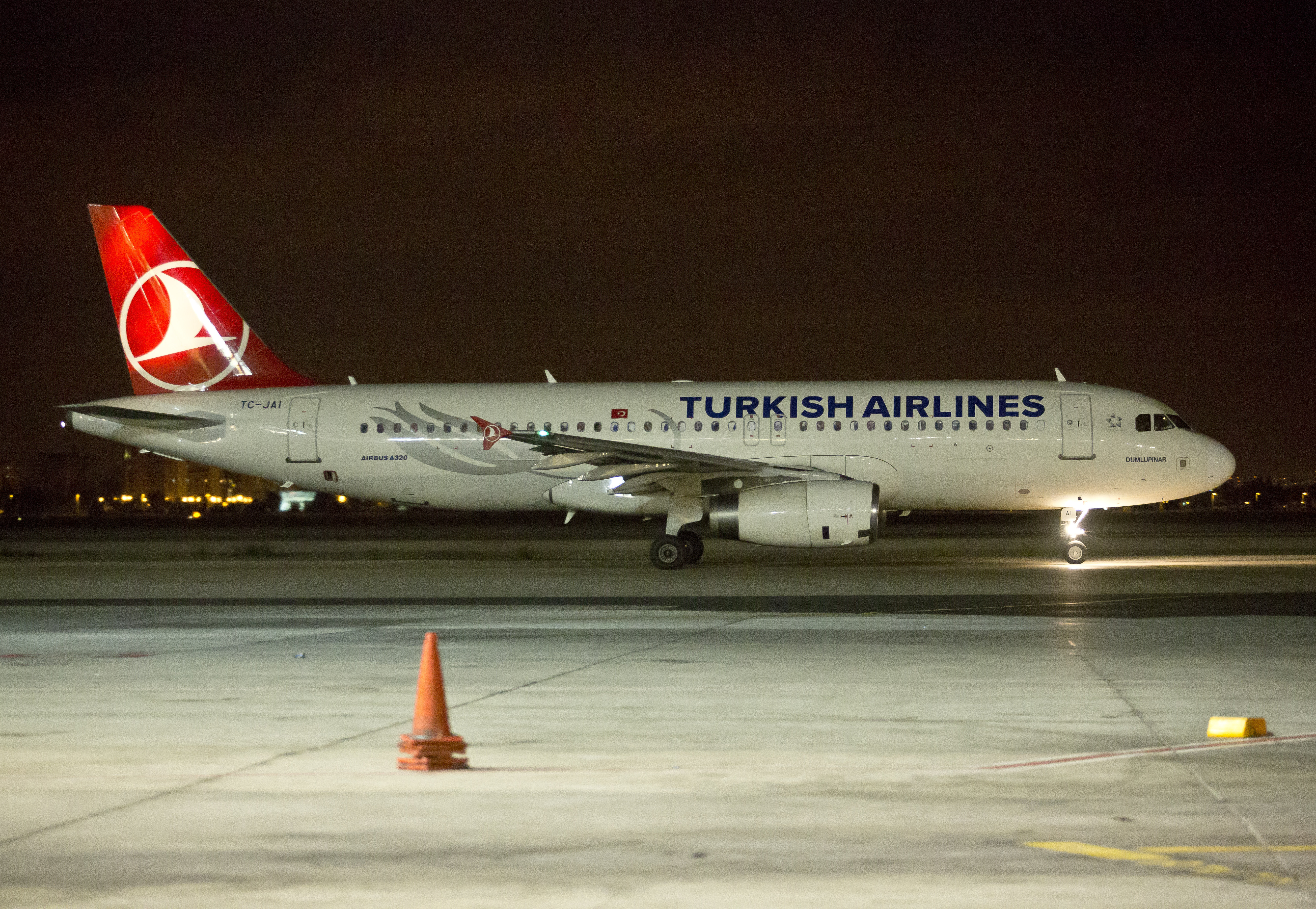 Turkish airlines plane
