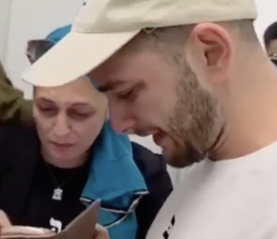 Bar Kupershtein meets his family