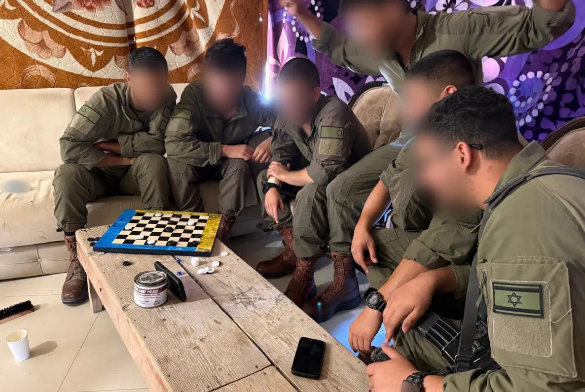 Soldiers in Gaza watch the hostage release