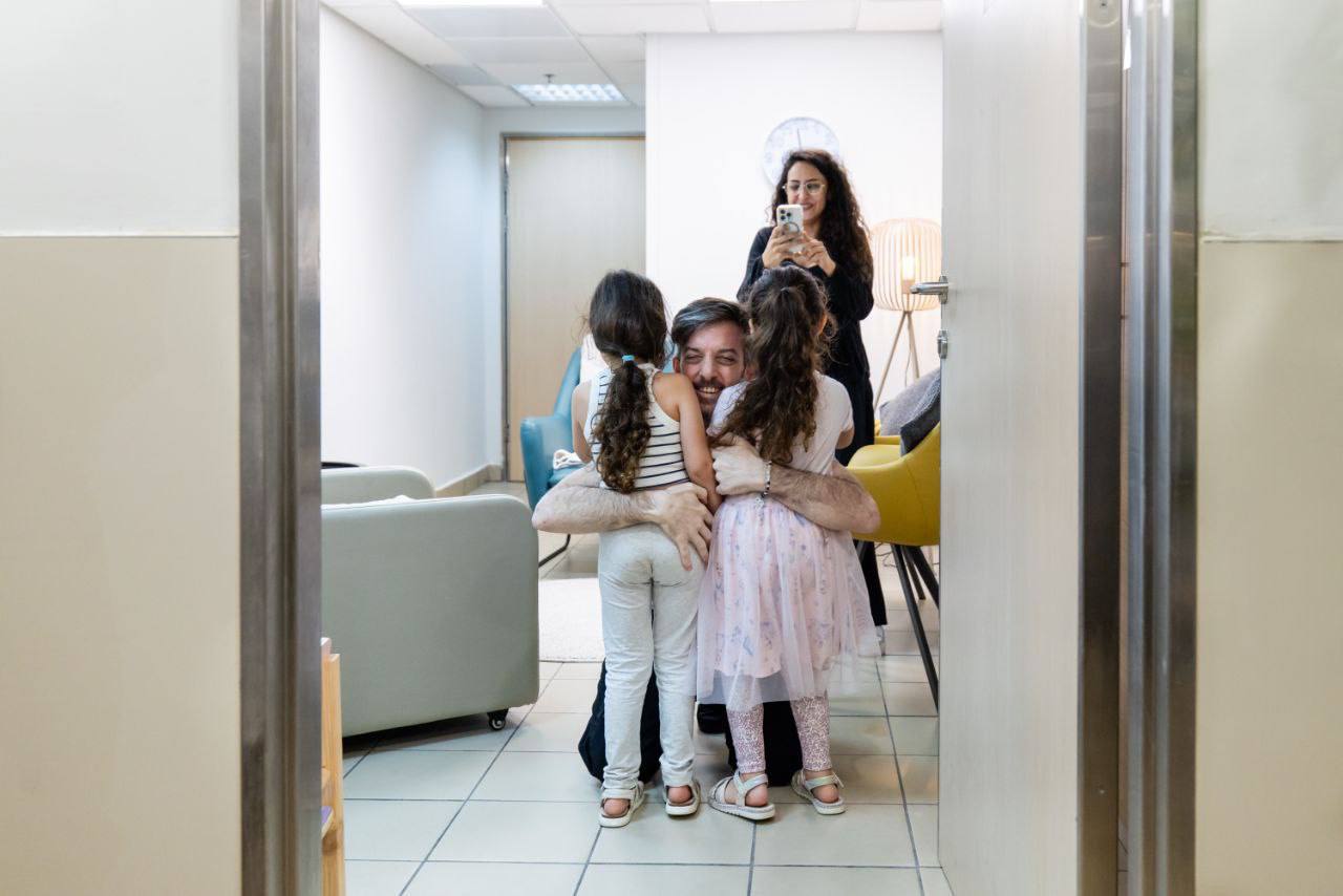 Emotional Homecoming: Freed Hostage David Cunio Sees His Family For the First Time | WATCH