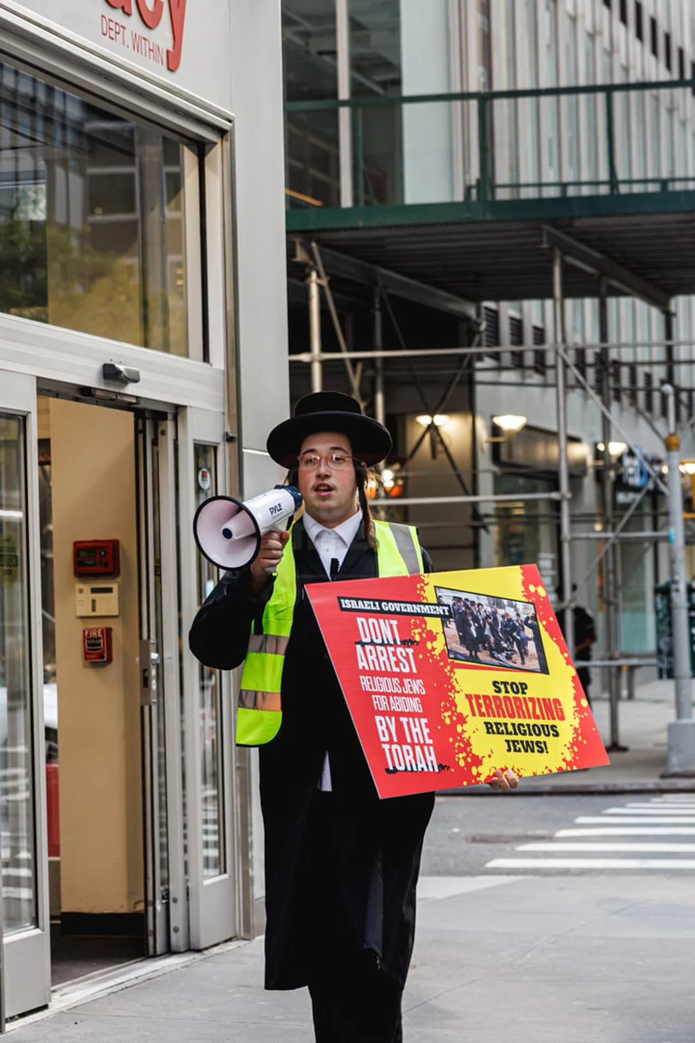 Photo: Achim LeAntschevsky – Avromi Blum – D.H. Karm – Isaac Y. – Y. Stein