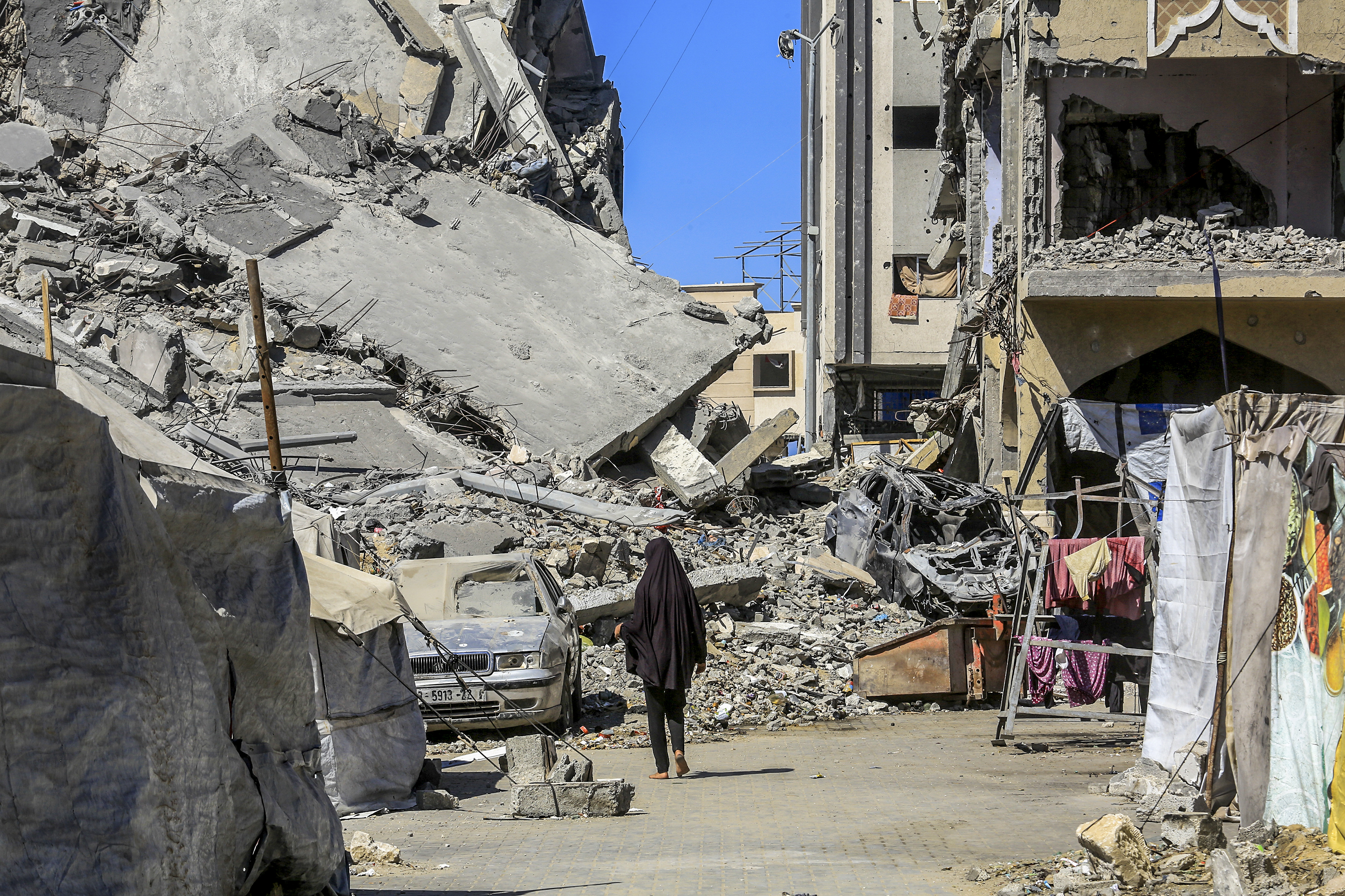 After a ceasefire agreement between Israel and Hamas, in Hamed city area in Khan Yunis, in the southern Gaza Strip, October 18, 2025. 