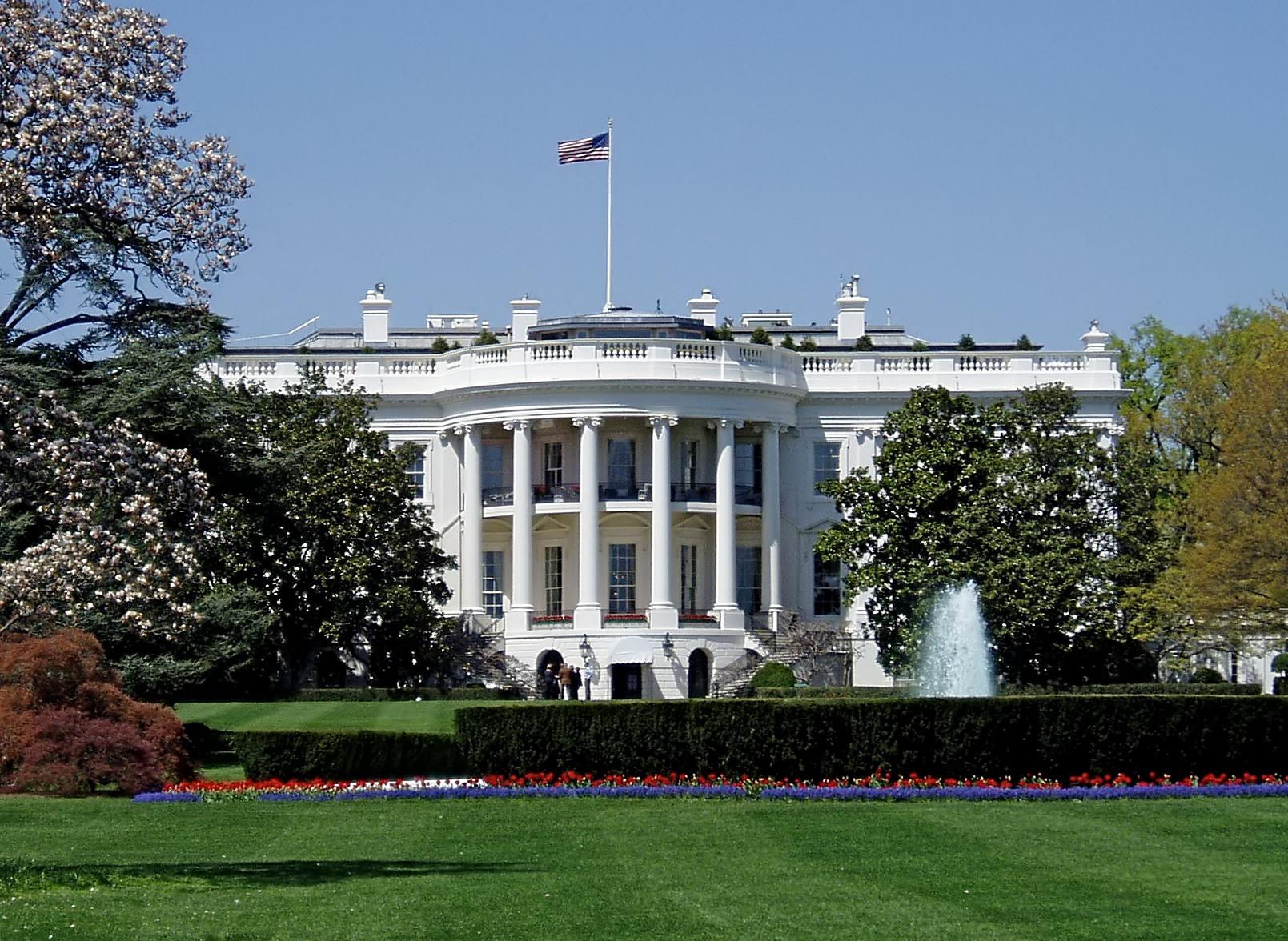 BREAKING: Vehicle Rams White House Barricades, D.C. Perimeter on Full Lockdown 