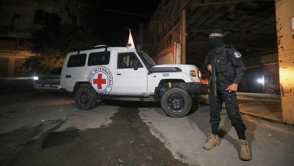 Hamas recieves the Red Cross