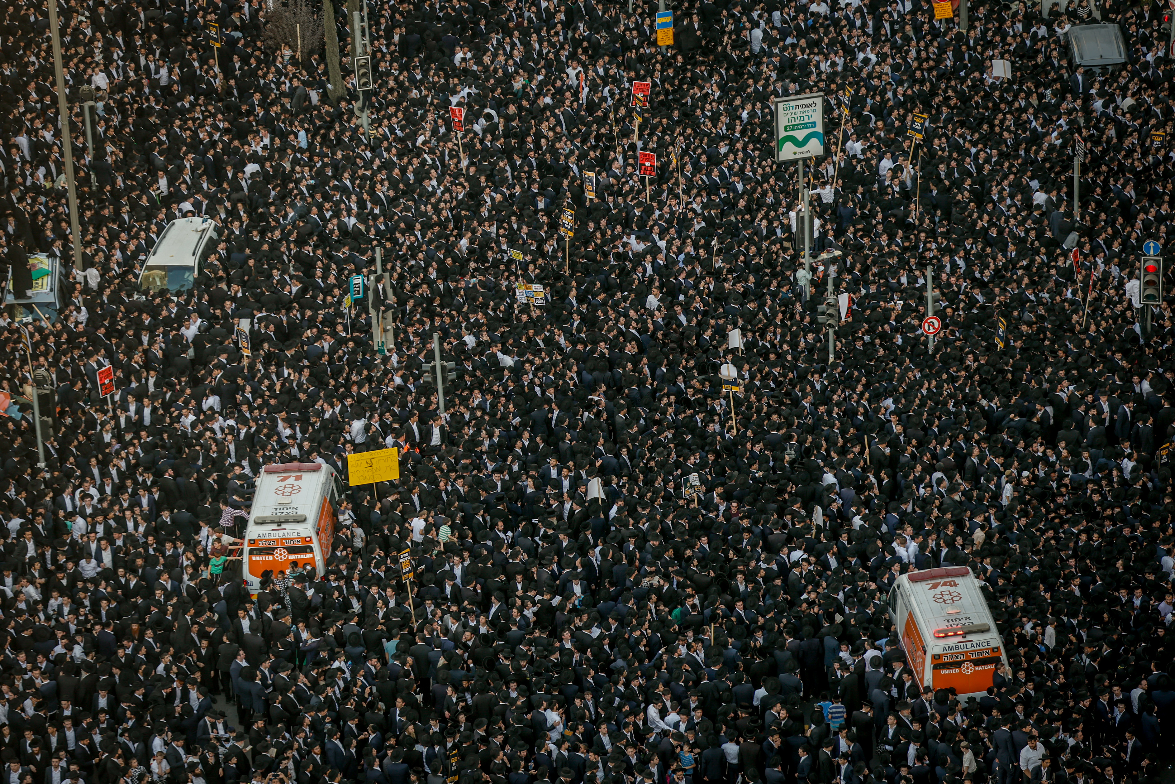In Color: Thousands of Haredim Mass in Jerusalem For the Anti-Draft Rally