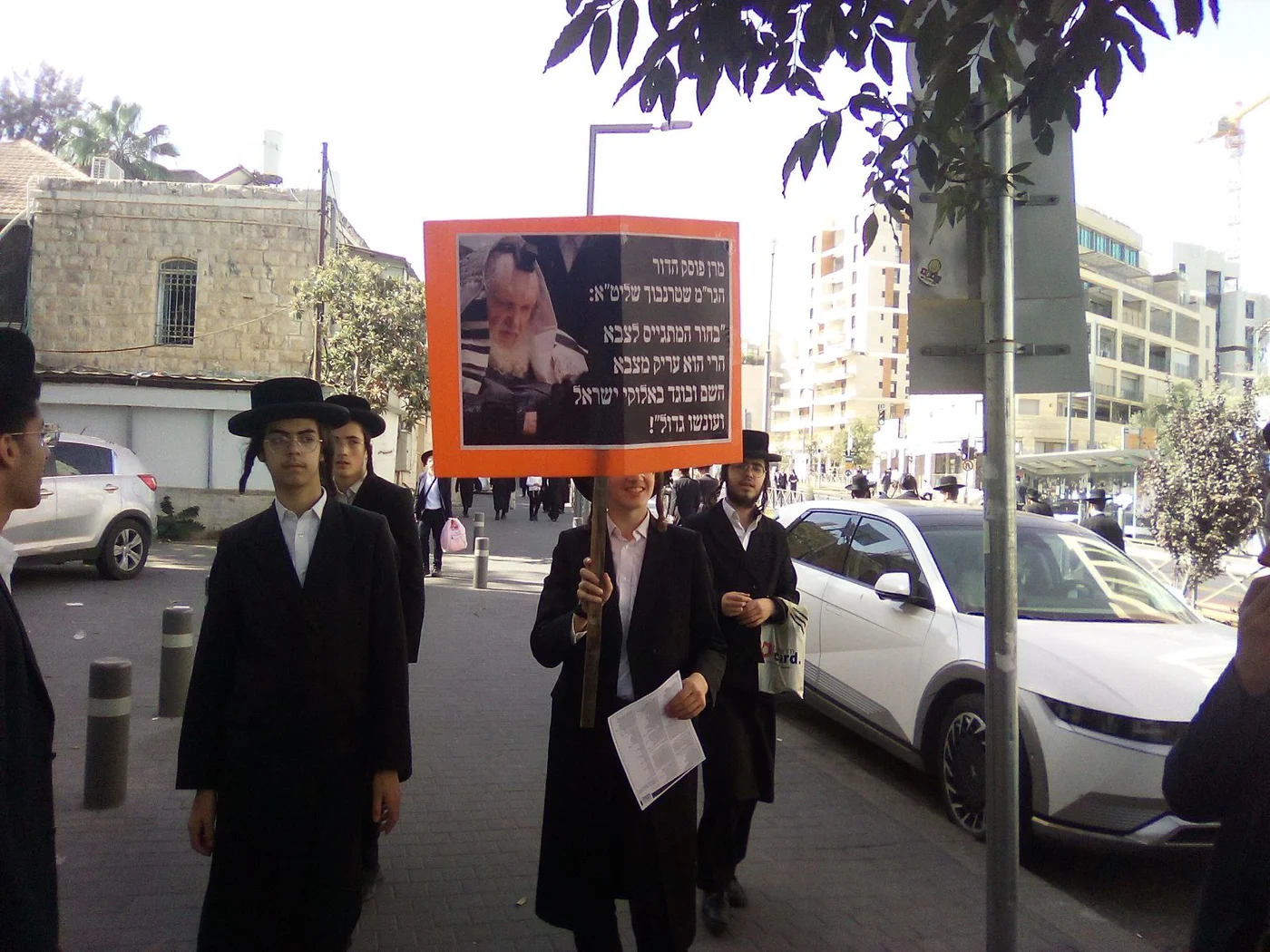 In Color: Thousands of Haredim Mass in Jerusalem For the Anti-Draft Rally