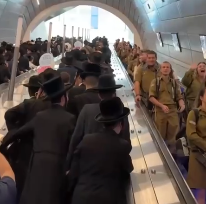 Haredim en route to Million Man Rally
