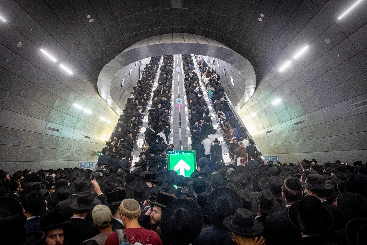 In Color: Thousands of Haredim Mass in Jerusalem For the Anti-Draft Rally
