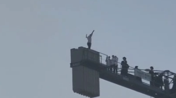 Eyewitness blames police for deadly fall at Haredi Rally