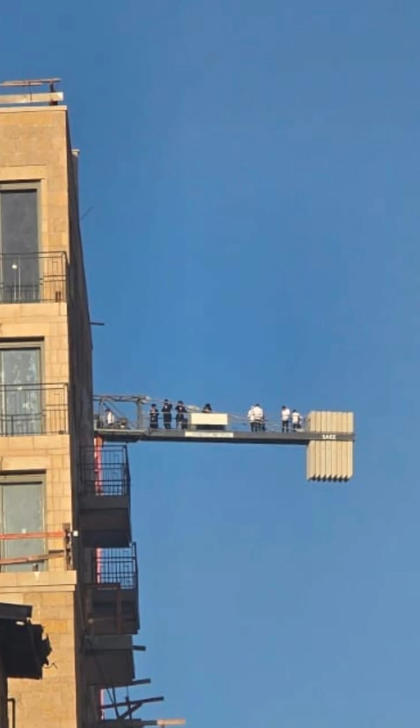 Eyewitness blames police for deadly fall at Haredi Rally