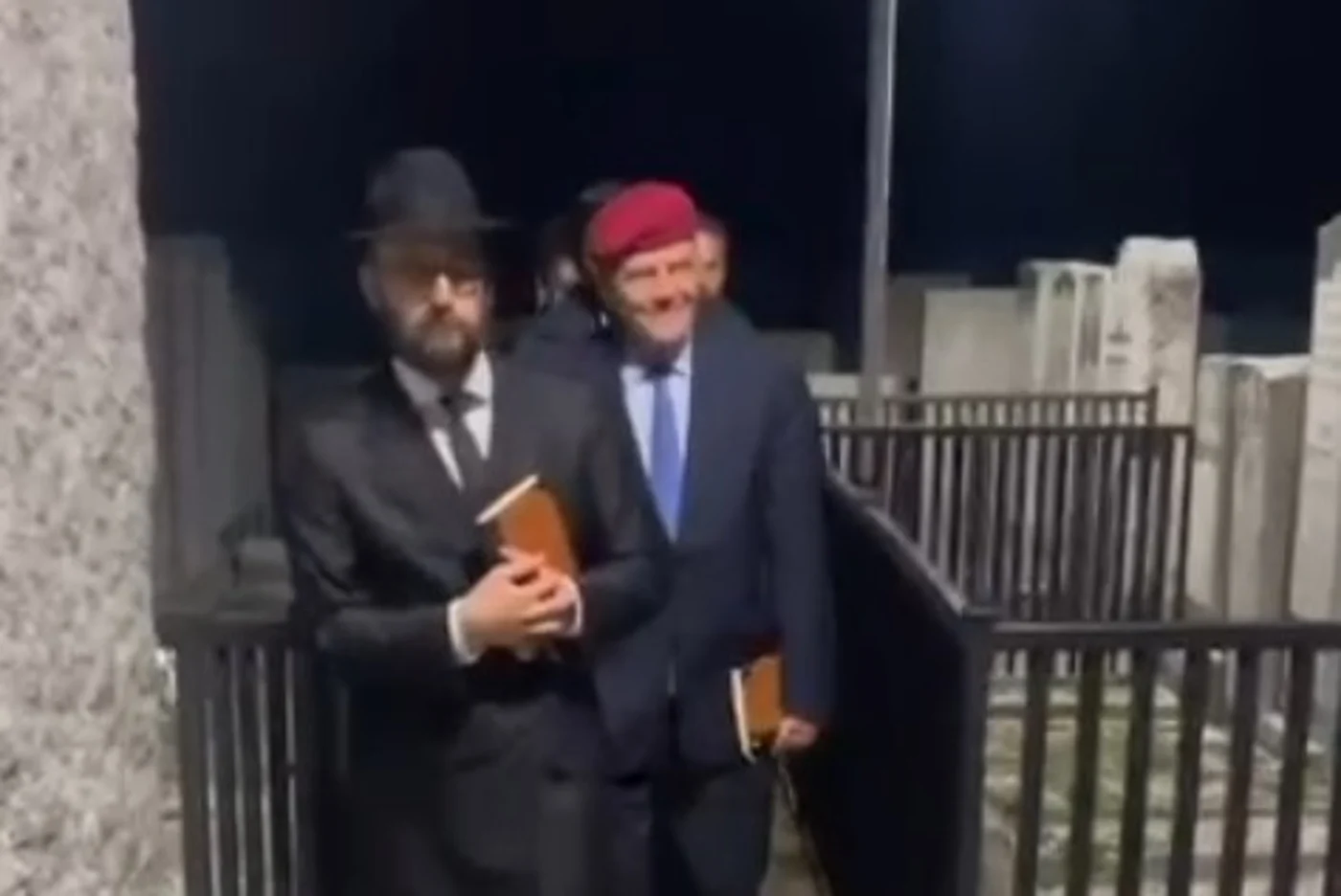 Obama Backs Mamdani as Sliwa Visits the Rebbe's Ohel 