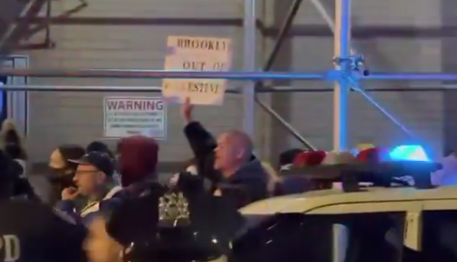 "DEATH TO THE IDF!" – Furious Mob Targets Holocaust Survivor's Synagogue with Violent Intifada Chants