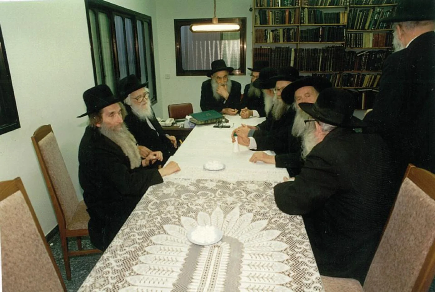 First-ever meeting of Degel HaTorah’s Moetzet Gedolei HaTorah, 1989, at Maran Rav Schach’s home. Rav Aharon Leib Shteinman is sitting right next to him.