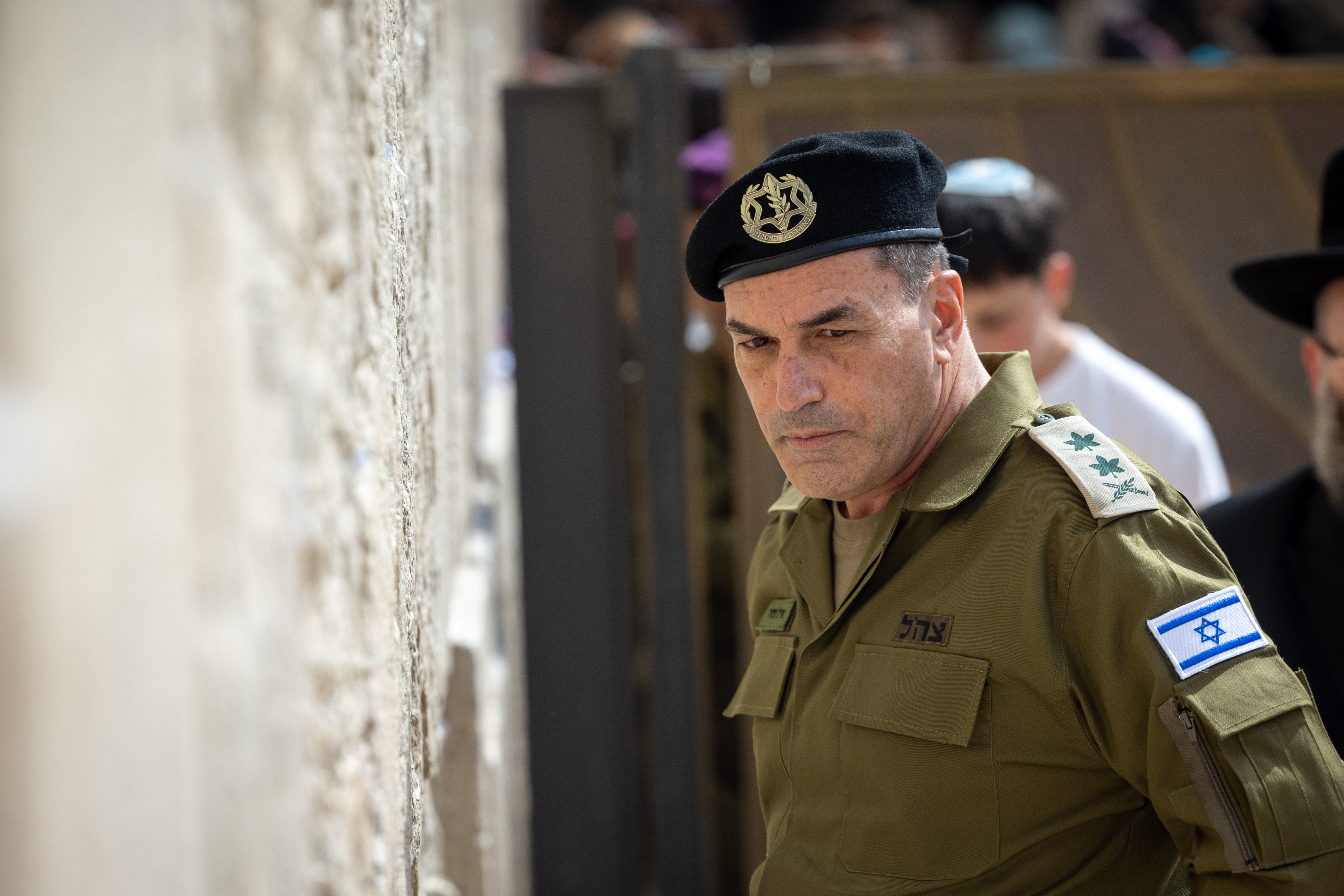 Incoming IDF chief of staff Eyal Zamir visits at the Western Wall in Jerusalem, together with outgoing chief of staff Herzi Halevy (not seen). March 05, 2025