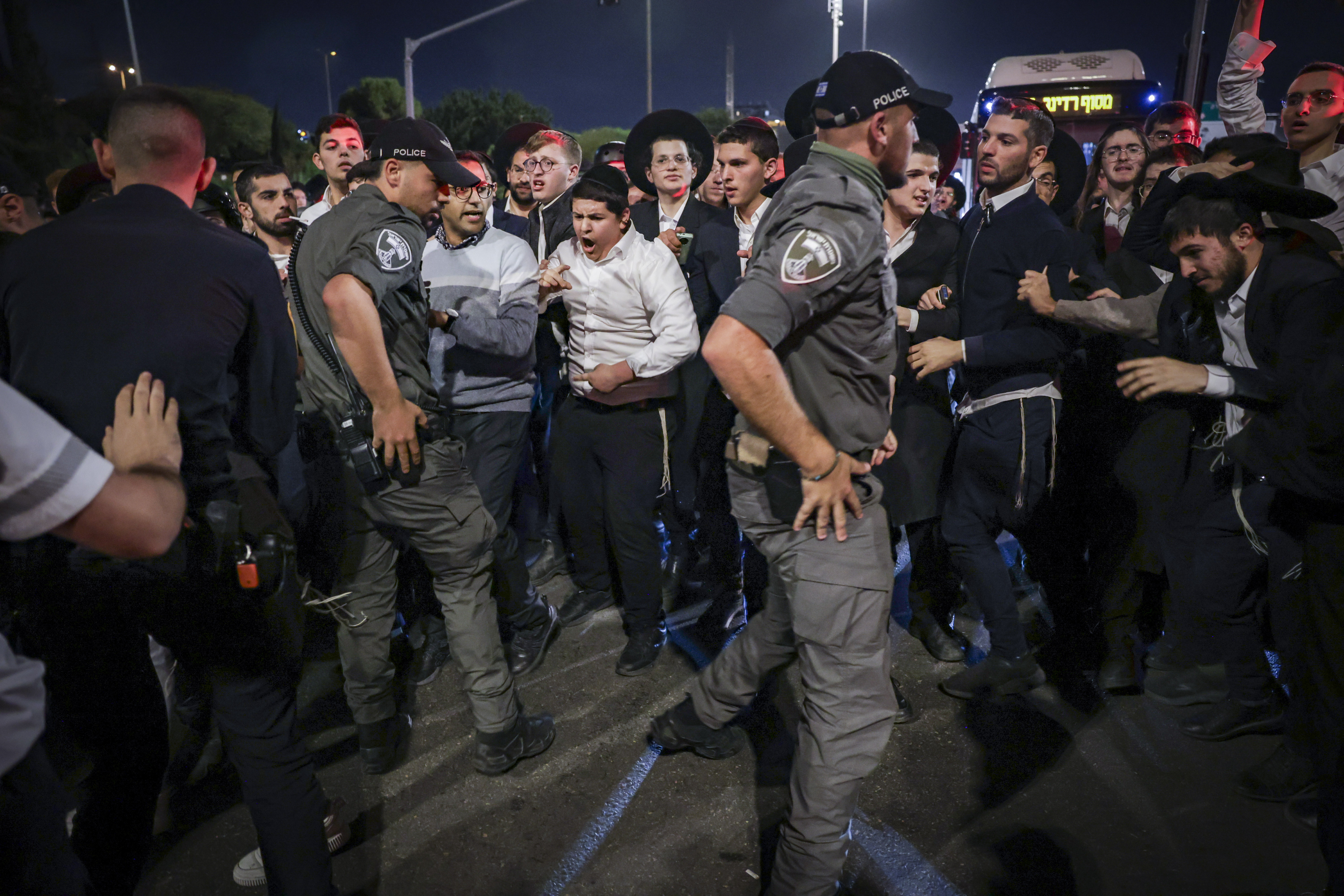 Haredim protesting the arrest of a yeshiva student