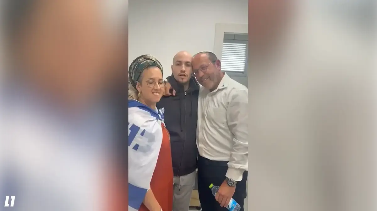 Former hostage Eitan Mor reunited with his parents