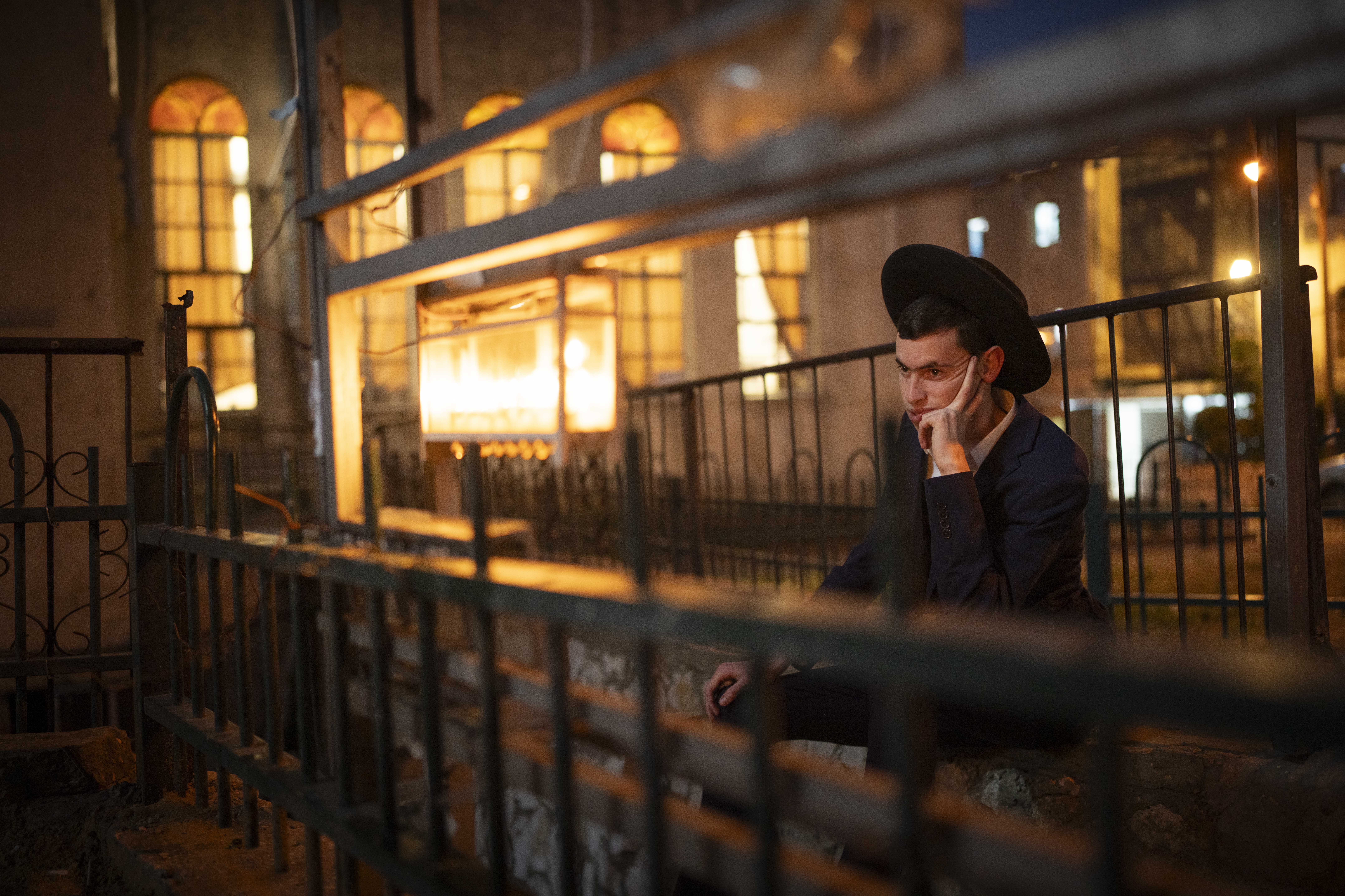 Photo Essay: Israelis Light Candles on Last Night of Hanukkah 2025