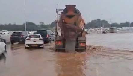 Flooding on Kvish HaChof in the Netanya area.