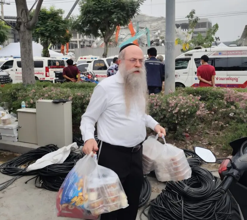 Rabbi Nechemia Wilhelm in Thailand