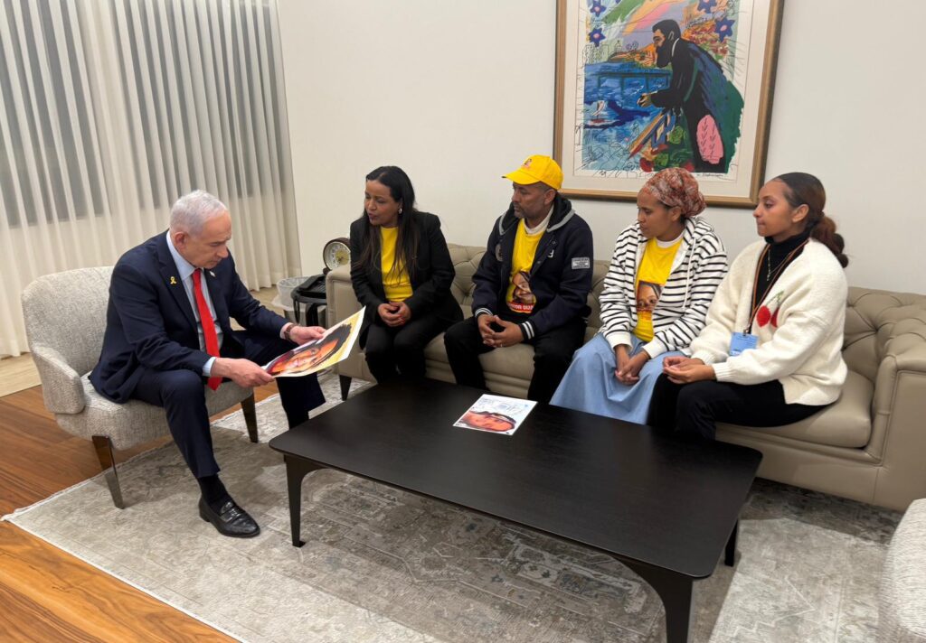Netanyahu meets with the family of the missing girl