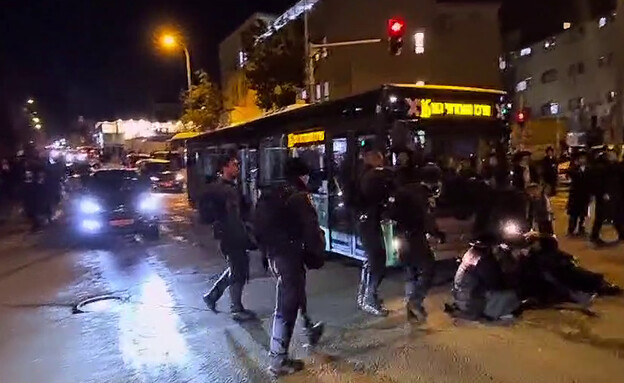 Haredim protesting the babies autopsy after daycare deaths