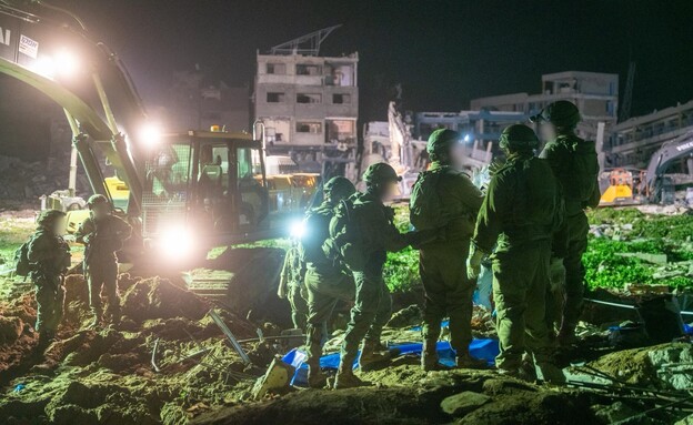 IDF recovering the body of Staff Sergeant Ran Gvili