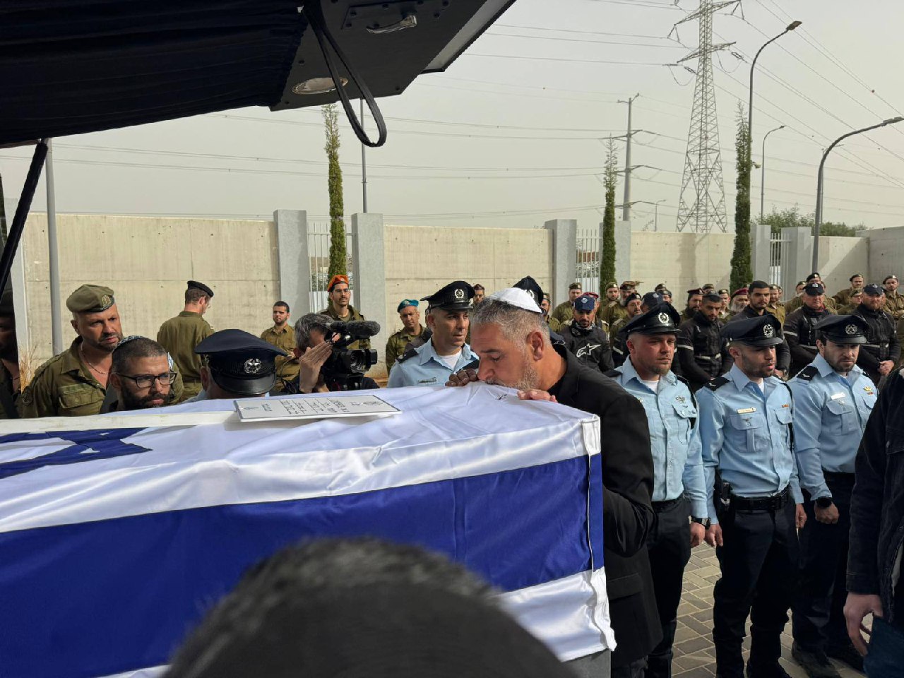 Ran Gvili's father says goodbye