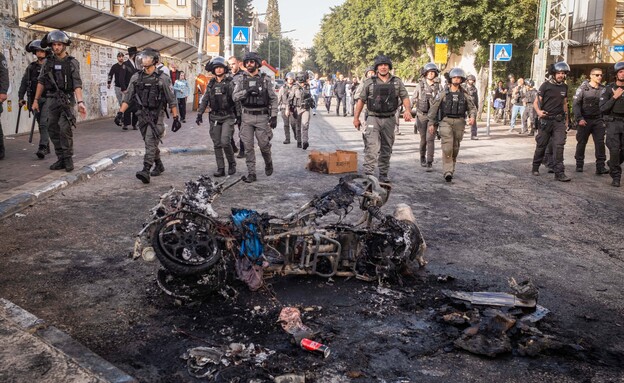 Police at the Haredi protests in Bnei Brak