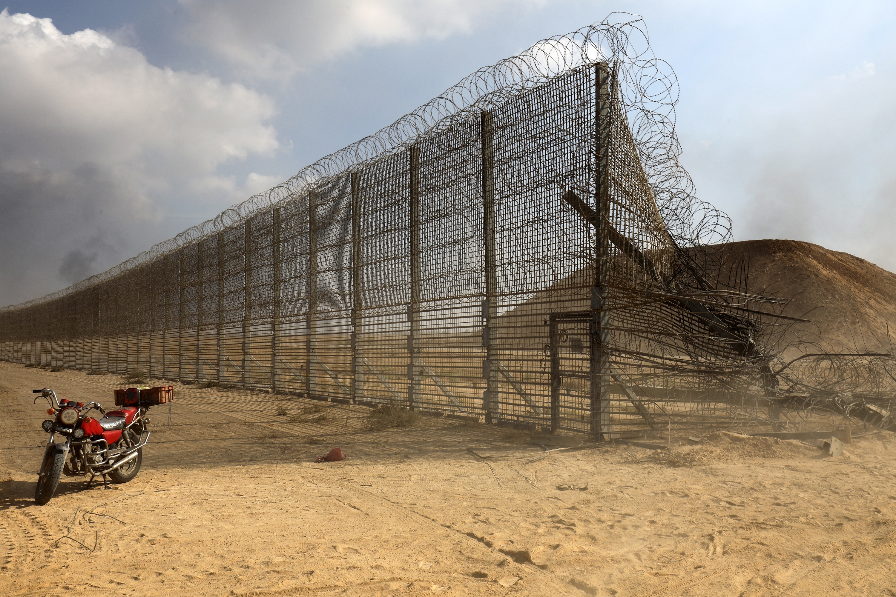 Palestinians breach border fence, October 7th, 2023