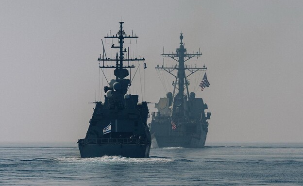 Israeli and US Navy boats