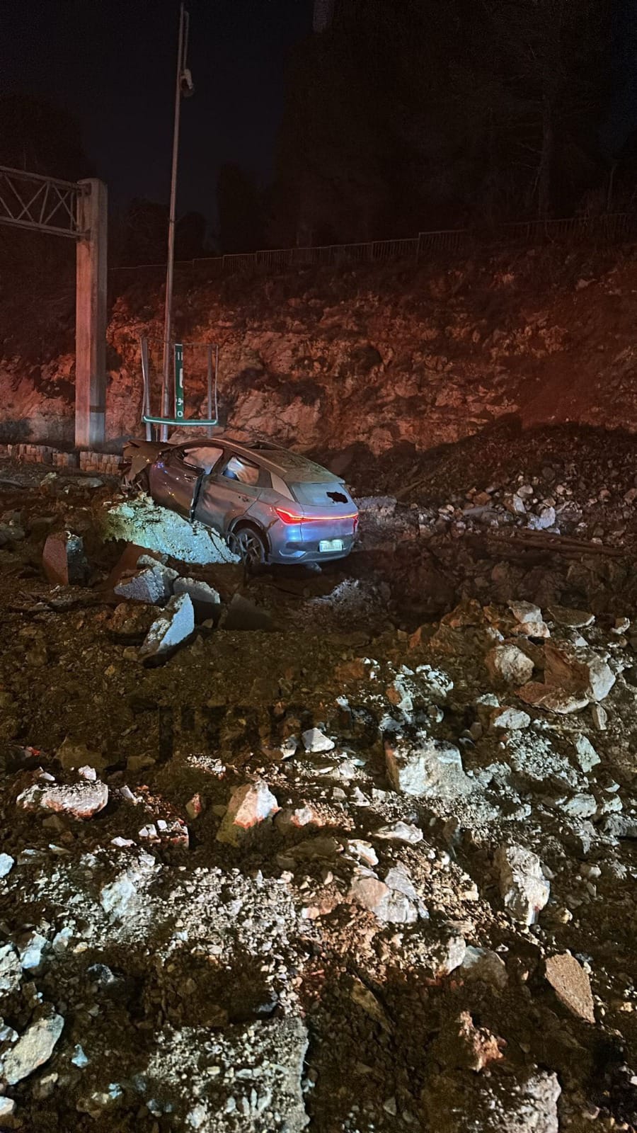 Iranian missile scores direct hit on car near Jerusalem, march 1, 2026