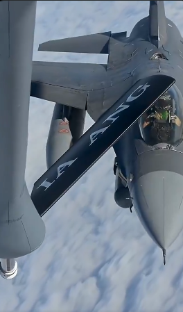 US jets refueling