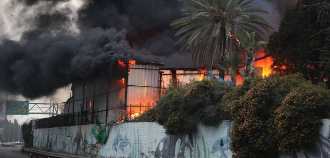 Fire in Holon as a resilt of shrapnel