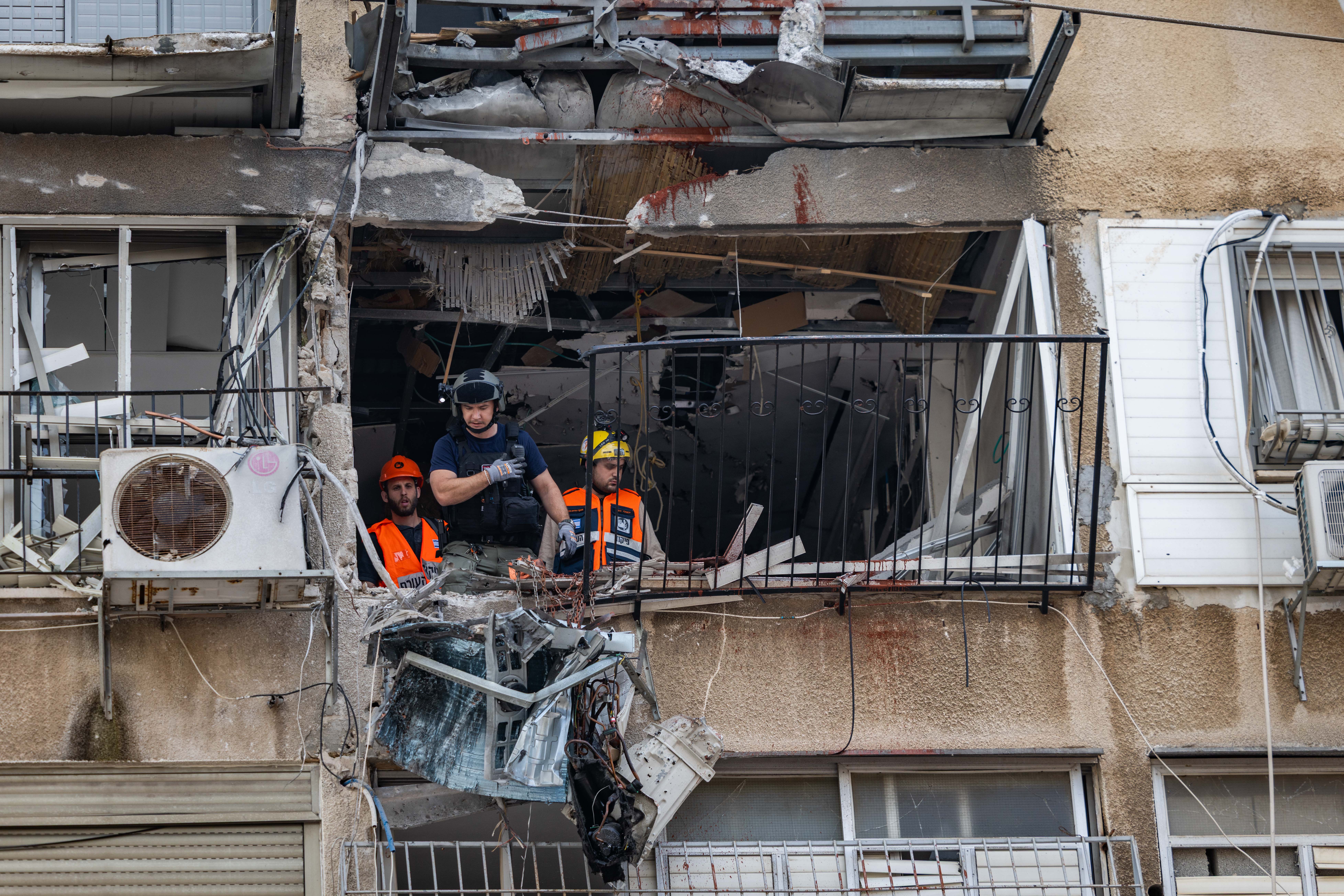 Crazy Footage: Cluster Munition Scores Direct Hit on Bnei Brak Building; 1 Wounded