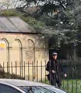 BREAKING: UK Armed Police Surround Suspect Wearing Apparent Suicide Vest in Manchester 