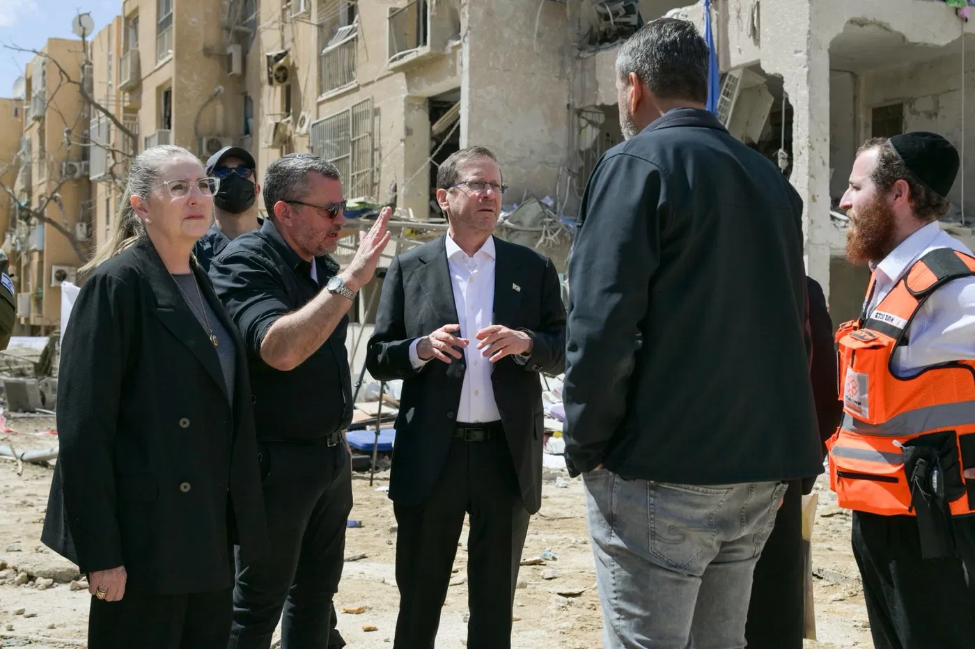 Herzog visits site of missile impact in Arad