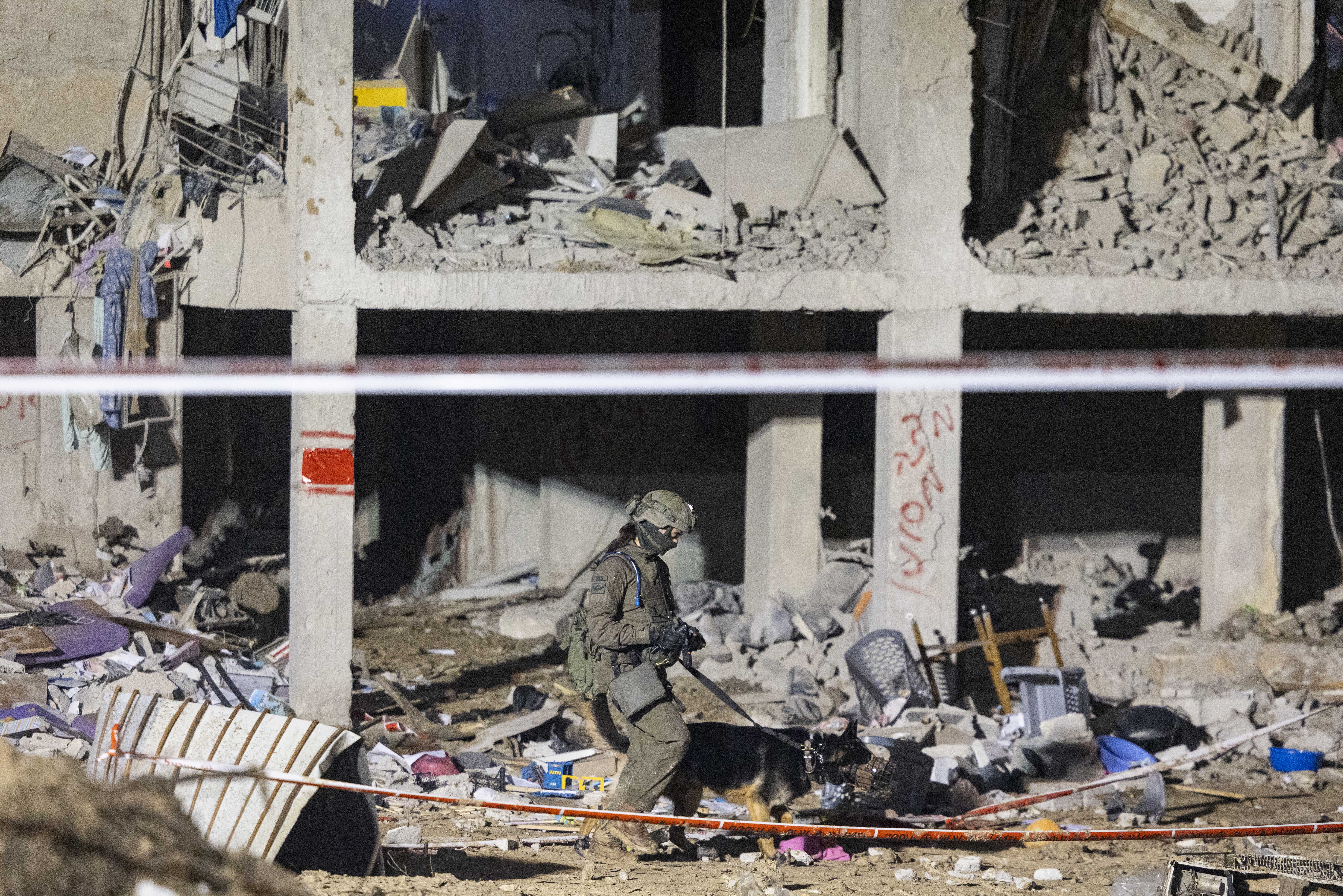 Iranian missile slams into residential building in Arad, March 22,2 206