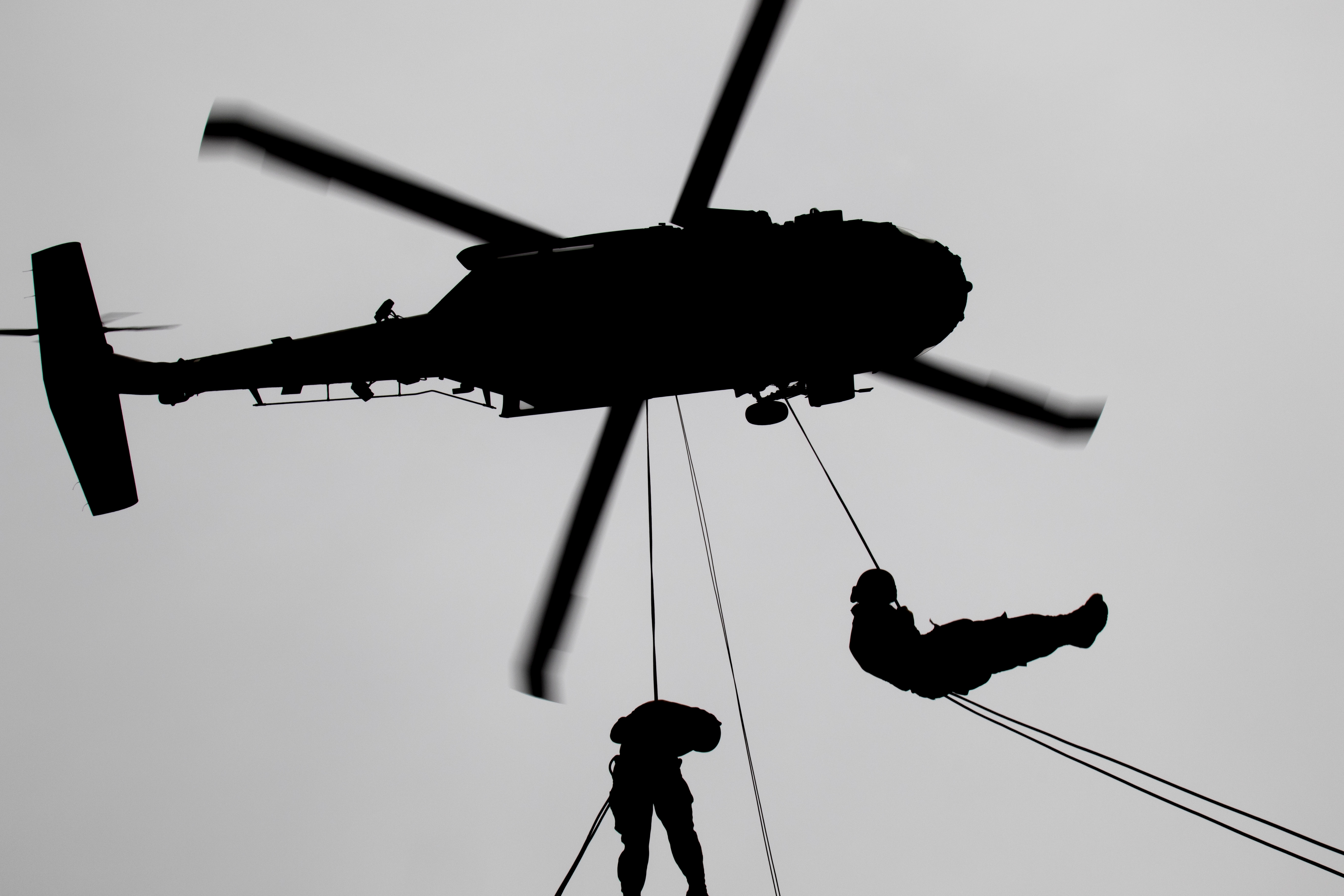US Army practises rapelling