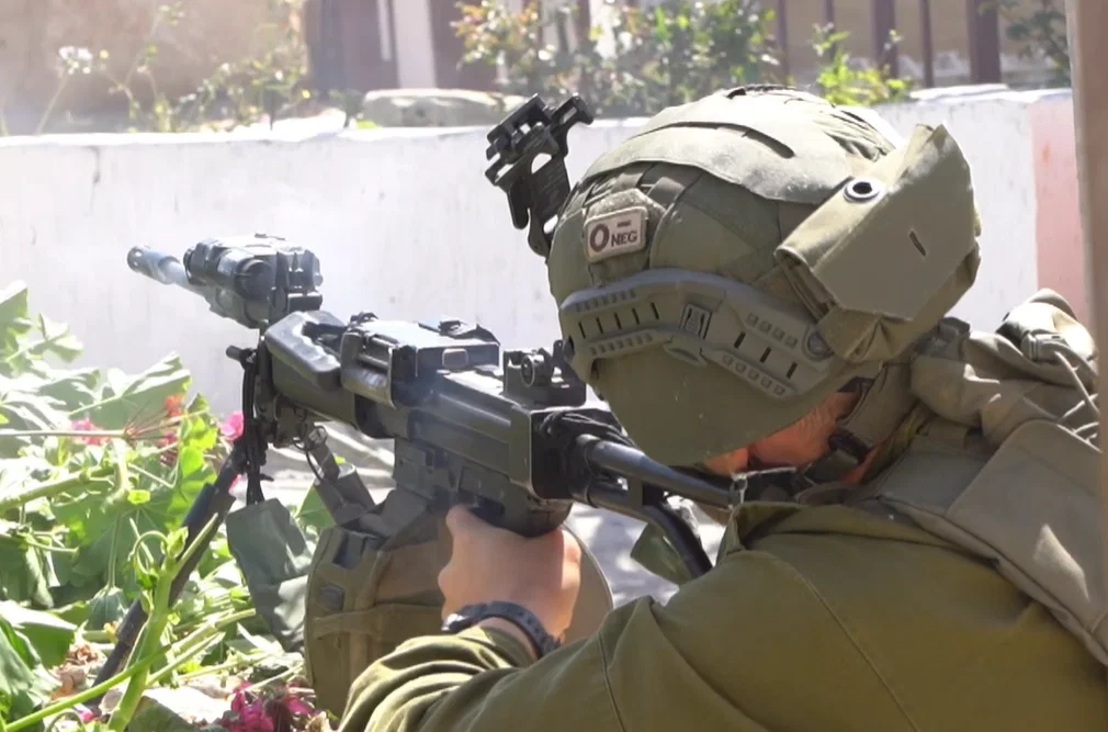 IDF soldier operating in Southern lebanon
