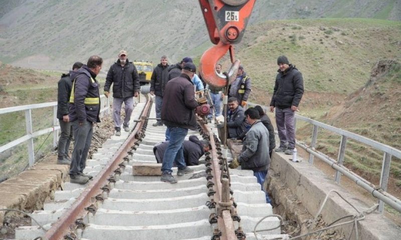 Iranians repairing the railway bridge destroyed by US airstrikes
