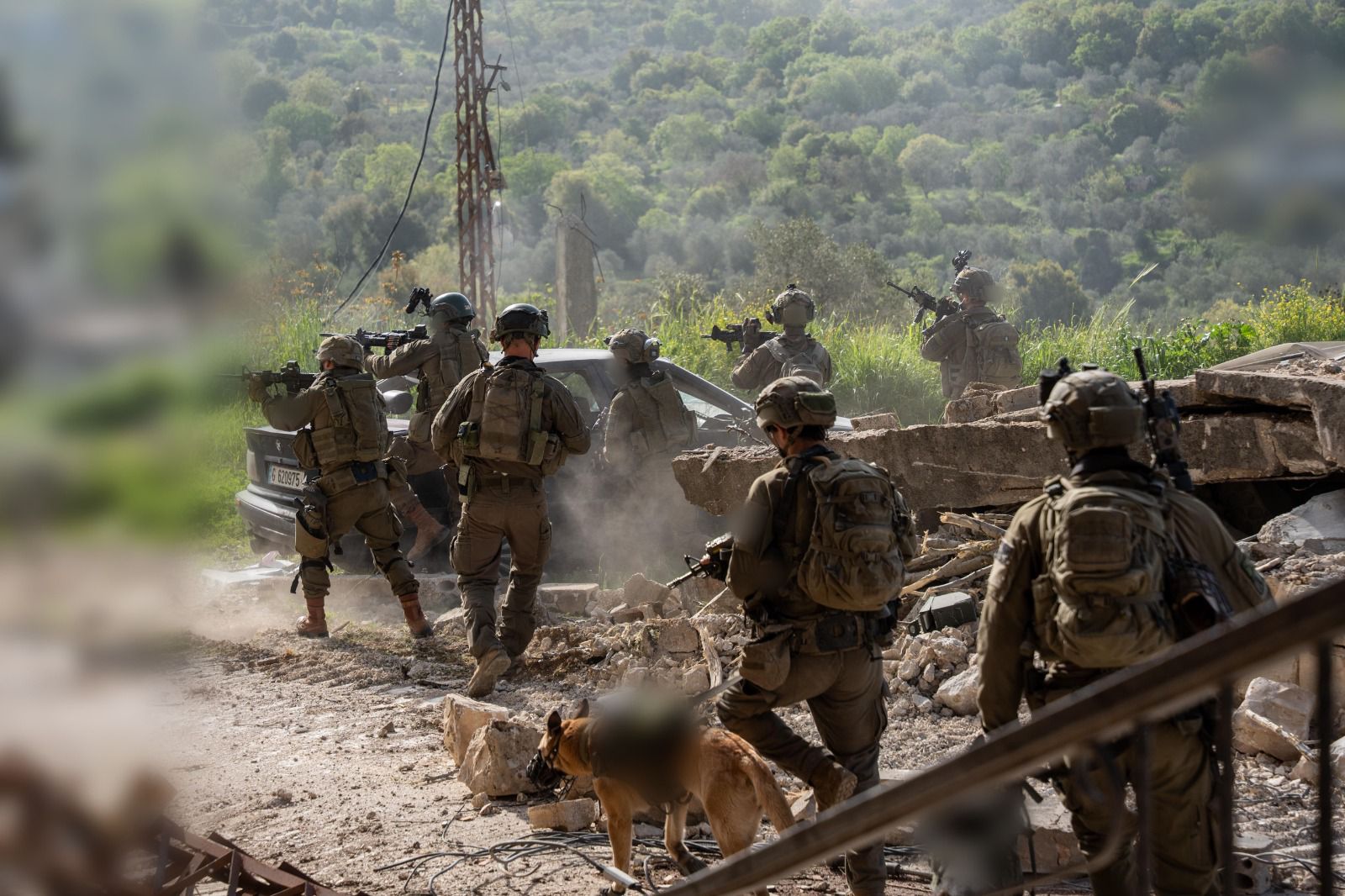 Soldiers operating in Lebanon (NOT connected to article)