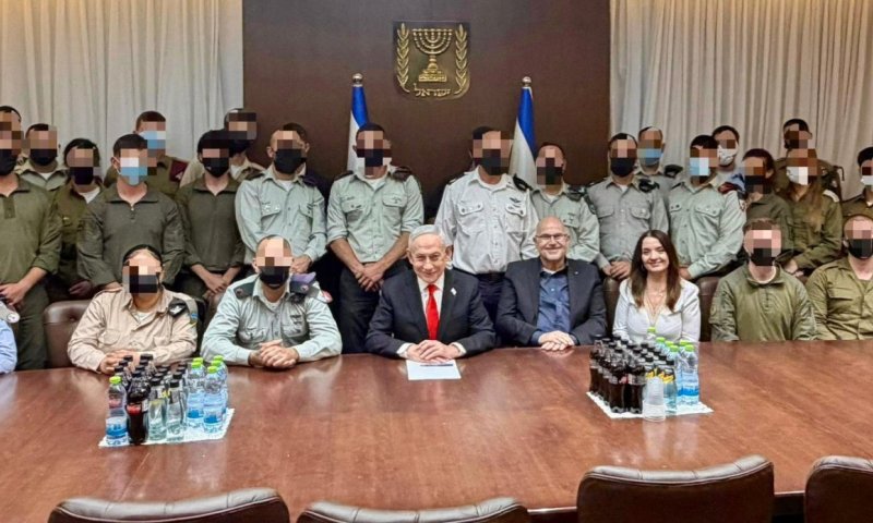 Prime Minister Benjamin Netanyahu meeting with Christian soldiers